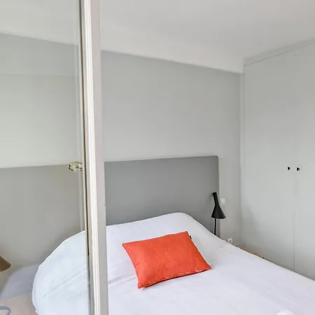 Stunning One-bedroom, Marais - Place Des Vosges Parijs
