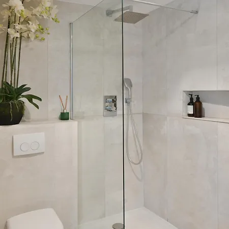 Stunning One-bedroom, Marais - Place Des Vosges Appartement Parijs