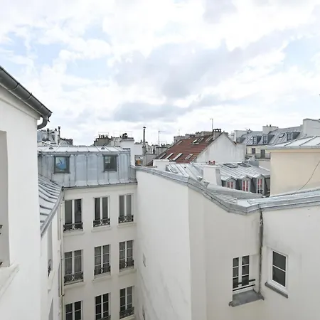 Stunning One-bedroom, Marais - Place Des Vosges Parijs