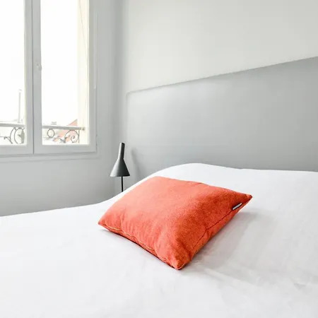 Stunning One-bedroom, Marais - Place Des Vosges Parijs