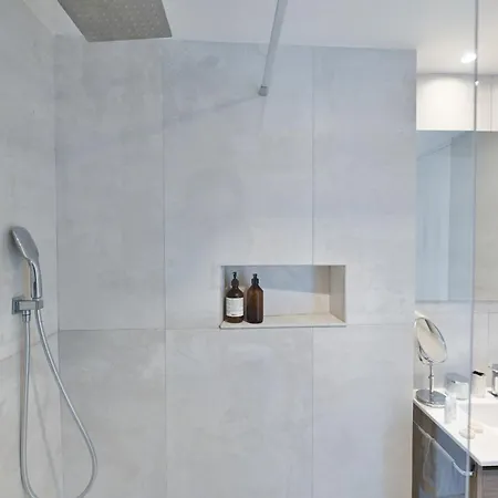 Stunning One-bedroom, Marais - Place Des Vosges * Parijs