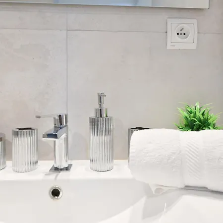Stunning One-bedroom, Marais - Place Des Vosges * Parijs