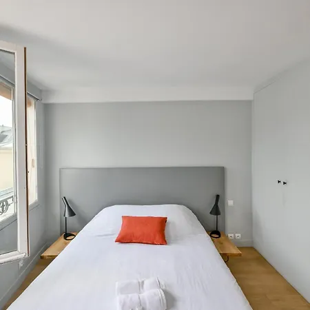 Stunning One-bedroom, Marais - Place Des Vosges * Parijs