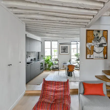 Stunning One-bedroom, Marais - Place Des Vosges Appartement Parijs