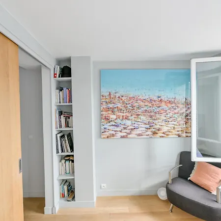 Stunning One-bedroom, Marais - Place Des Vosges * Parijs