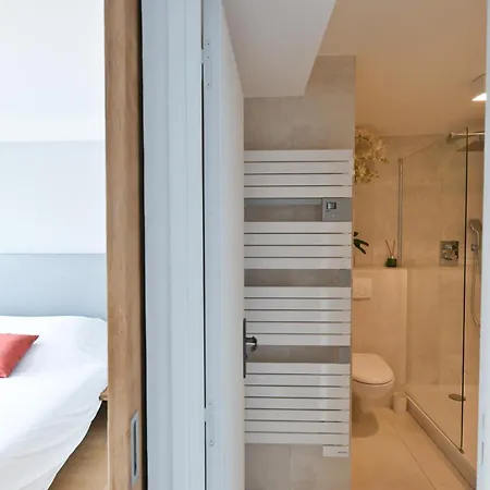 Stunning One-bedroom, Marais - Place Des Vosges Appartement Parijs