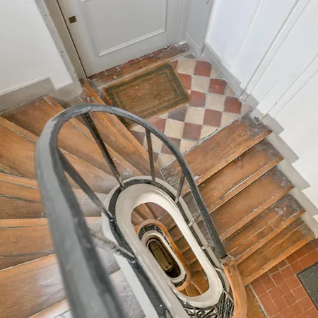 Stunning One-bedroom, Marais - Place Des Vosges * Parijs